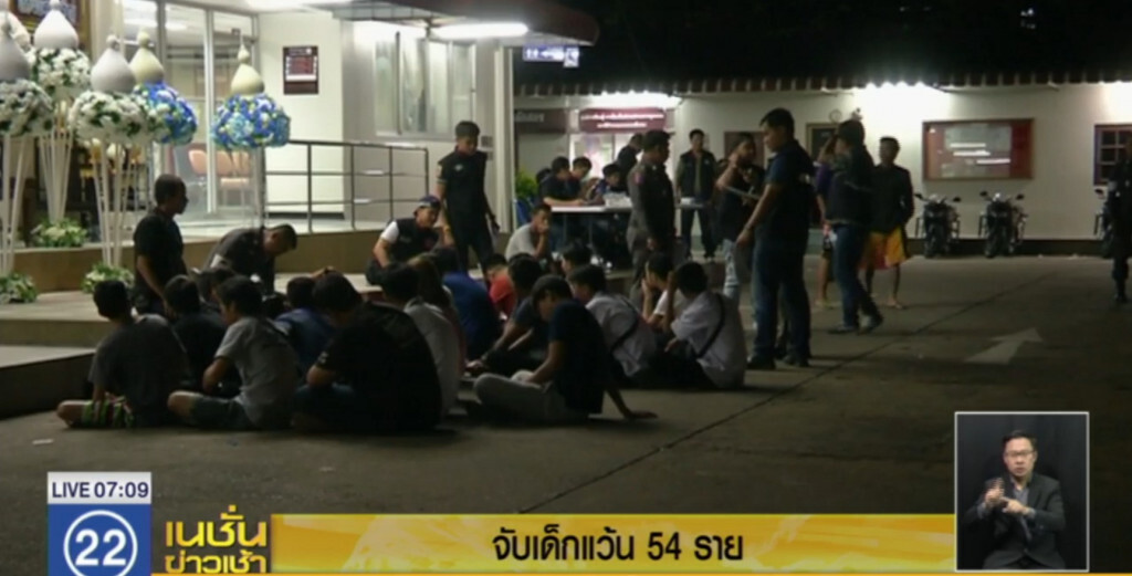 จับเด็กแว้น 54 ราย พร้อมหนุ่ม 16 โพสต์เฟซบุ๊ก ชวนแข่ง จับเด็กแว้น 54 ราย พร้อมหนุ่ม 16 โพสต์เฟซบุ๊ก ชวนแข่ง