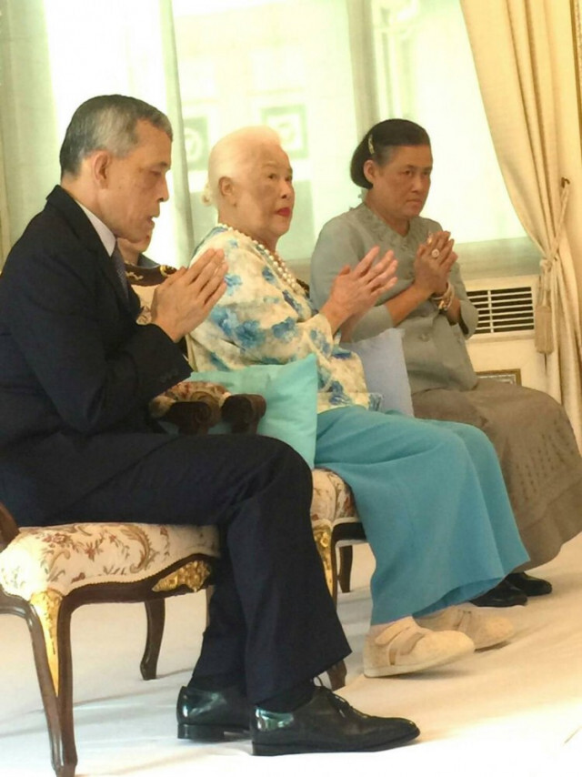 'พระเจ้าอยู่หัว-พระนางเจ้าสิริกิติ์-พระเทพฯ' ทรงบำเพ็ญพระราชกุศลเฉลิมพระชนมพรรษา