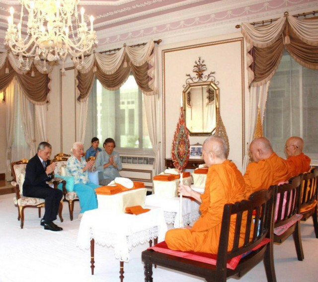 'พระเจ้าอยู่หัว-พระนางเจ้าสิริกิติ์-พระเทพฯ' ทรงบำเพ็ญพระราชกุศลเฉลิมพระชนมพรรษา