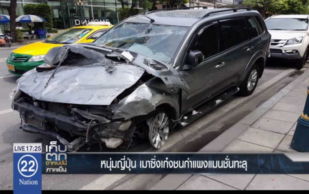 หนุ่มญี่ปุ่น เมาซิ่งเก๋งชนกำแพงแมนชั่นทะลุ เจ็บ 3