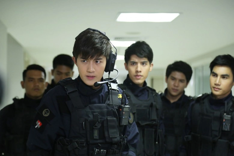 แฟนๆ กรี๊ดสลบ "ต่อ" หล่อกระชากใจ