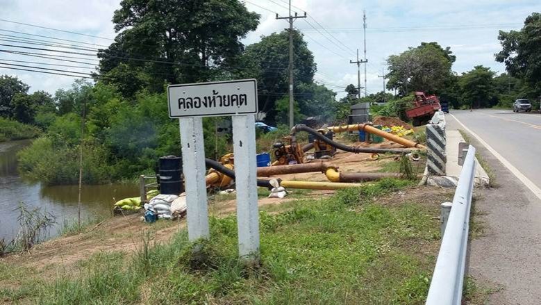 แม่น้ำน่านใกล้ล้นตลิ่งเร่งสูบน้ำช่วยนาข้าว3หมื่นไร่