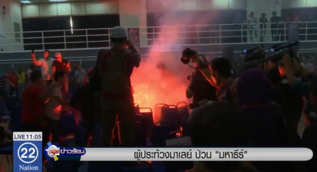 ผู้ประท้วงในมาเลเซีย ป่วน "มหาธีร์" ผู้ประท้วงในมาเลเซีย ป่วน "มหาธีร์"