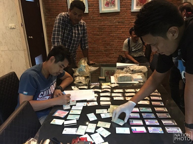 รวบหนุ่มรับจ้างปลอมบัตร!