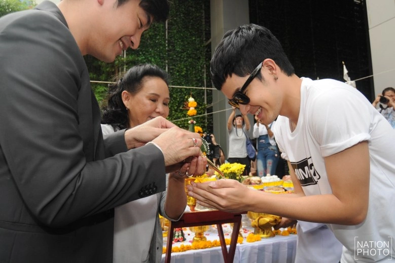 ‘ฉอด-เอส’ขนทัพนักแสดงชื่อดังบวงสรวงละคร 3 เรื่องรวด 