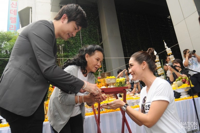 ‘ฉอด-เอส’ขนทัพนักแสดงชื่อดังบวงสรวงละคร 3 เรื่องรวด 