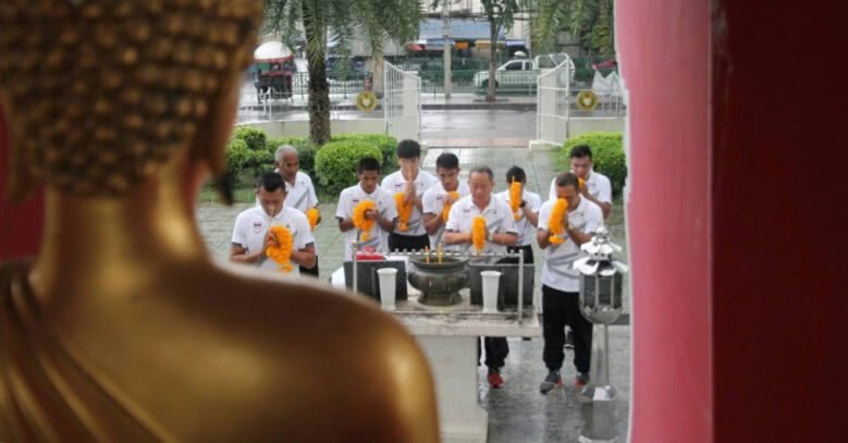 กำปั้นไทยไหว้พระขอพรก่อนบู๊ซีเกมส์ กำปั้นไทยไหว้พระขอพรก่อนบู๊ซีเกมส์