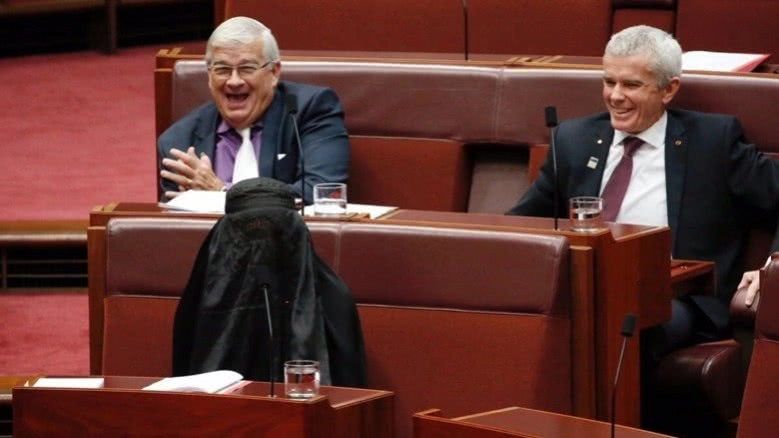 ส.ว.ขวาจัดสวมบุรกาเจอเทศนาชุดใหญ่