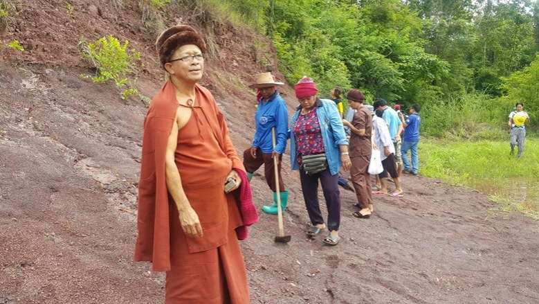 พบซากฟอสซิล-ฟันไดโนเสาร์ที่เชิงเขาชี