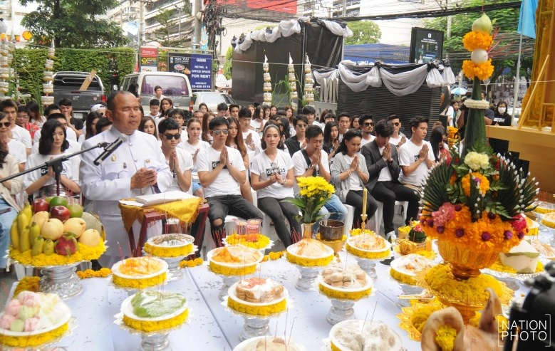 ‘ฉอด-เอส’ขนทัพนักแสดงชื่อดังบวงสรวงละคร 3 เรื่องรวด 