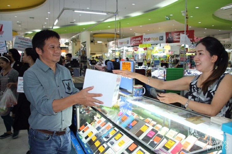 ตร.ลาดพร้าวรับบริจาคช่วยน้ำท่วมอีสาน