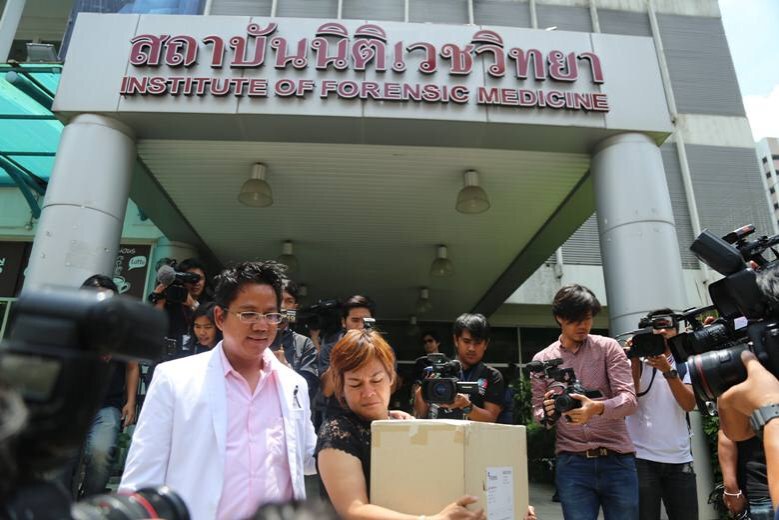 “แม่น้องพลอย”ร่ำไห้รับกระดูกลูกไปบำเพ็ญกุศล