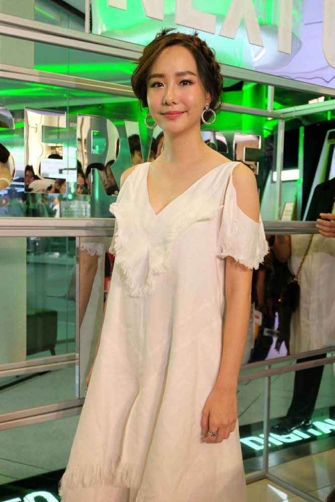 'เต้ย' ยิ้ม 'อเล็กซ์' แซวโสดแล้วสวยขึ้น 