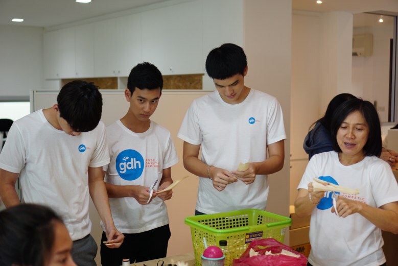 จีดีเอช ร่วมน้อมใจประดิษฐ์ดอกไม้จันทน์ ถวายในหลวงรัชกาลที่9