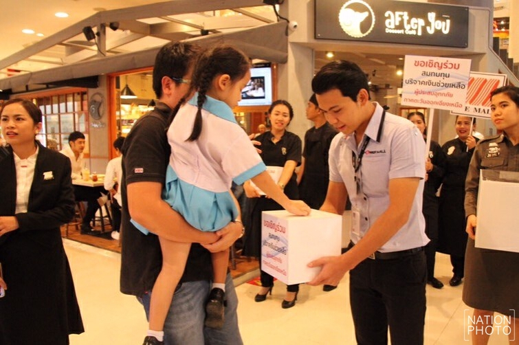 ตร.ลาดพร้าวรับบริจาคช่วยน้ำท่วมอีสาน