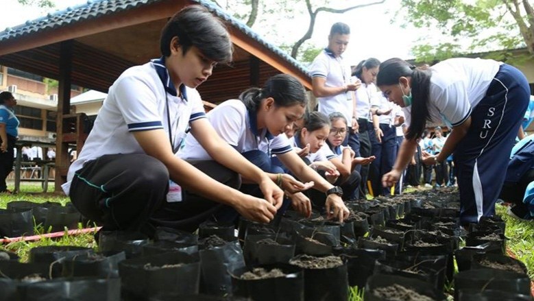 มรส.ปลูกดาวเรือง 1,999 ต้นถวายแด่ ร.9