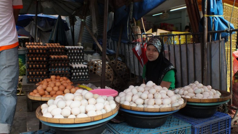 ชาวเมียนมาร์ ผวาไข้หวัดเอช 1 เอ็น1 หันซื้อไข่ไทย