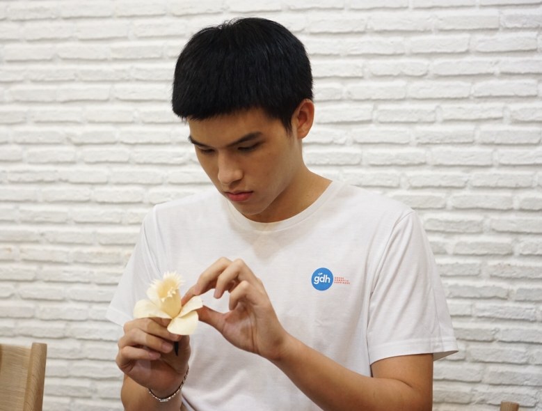 จีดีเอช ร่วมน้อมใจประดิษฐ์ดอกไม้จันทน์ ถวายในหลวงรัชกาลที่9