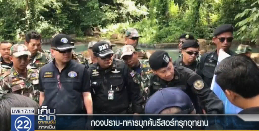 จนท.บุกค้นนายทุนรุกป่าเขาใหญ่ 293 ไร่ สร้างรีสอร์ต จนท.บุกค้นนายทุนรุกป่าเขาใหญ่ 293 ไร่ สร้างรีสอร์ต