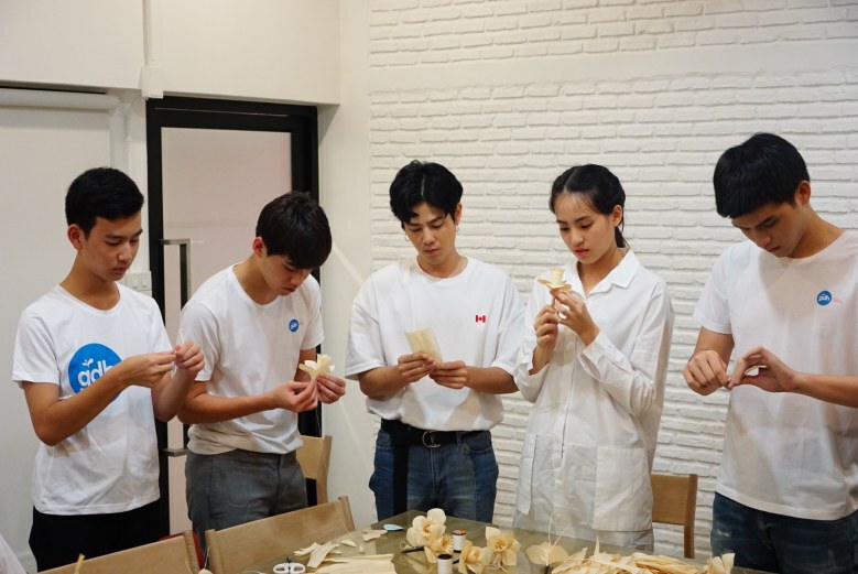 จีดีเอช ร่วมน้อมใจประดิษฐ์ดอกไม้จันทน์ ถวายในหลวงรัชกาลที่9