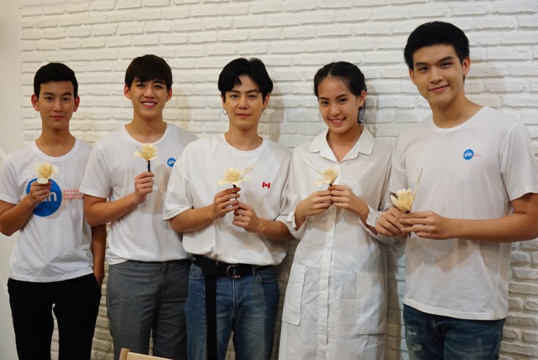 จีดีเอช ร่วมน้อมใจประดิษฐ์ดอกไม้จันทน์ ถวายในหลวงรัชกาลที่9