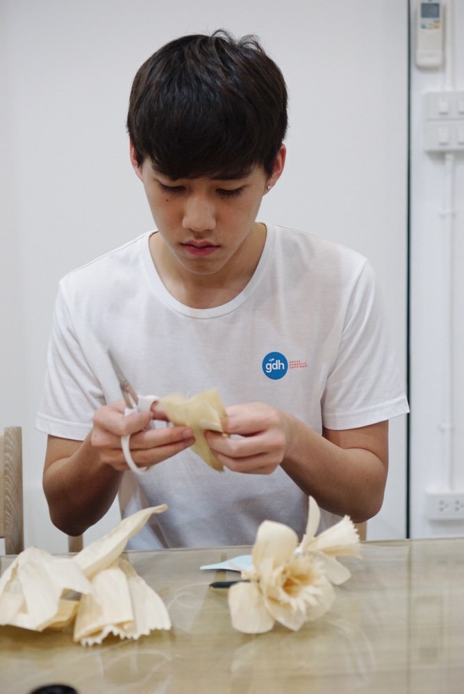 จีดีเอช ร่วมน้อมใจประดิษฐ์ดอกไม้จันทน์ ถวายในหลวงรัชกาลที่9