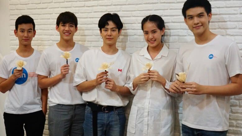 จีดีเอช ร่วมน้อมใจประดิษฐ์ดอกไม้จันทน์ ถวายในหลวงรัชกาลที่9