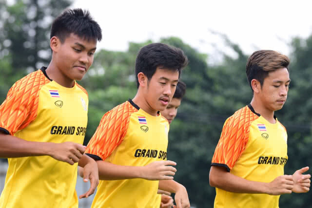 "โค้ชโย่ง" ไม่สนโลกโซเชียล จับแข้งซีเกมส์ ติวจบสกอร์ ก่อนดวลกัมพูชา