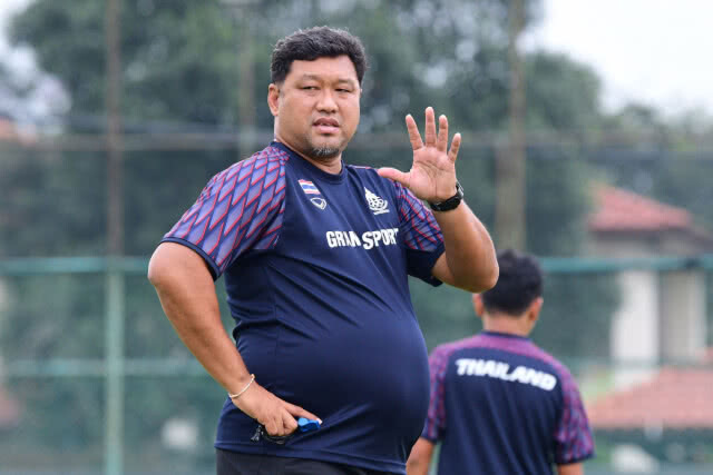 "โค้ชโย่ง" ไม่สนโลกโซเชียล จับแข้งซีเกมส์ ติวจบสกอร์ ก่อนดวลกัมพูชา