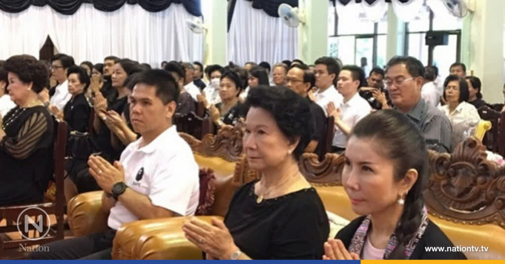 ครอบครัวศิลปอาชา ทำบุญเลี้ยงพระ รำลึก "บรรหาร" ครอบครัวศิลปอาชา ทำบุญเลี้ยงพระ รำลึก "บรรหาร"