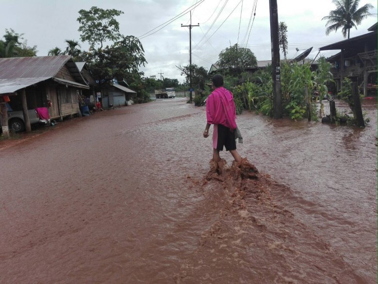 ฝนถล่มน้ำป่าไหลหลากที่พบพระ จ.ตาก