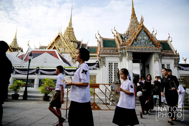 ประชาชนเข้ากราบสักการะพระบรมศพ รัชกาลที่ 9