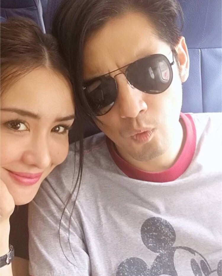 ‘นิโคล-หนุ่ม’ โพสต์รูปจับมือกันแน่น เคลียร์ข้อสงสัย!