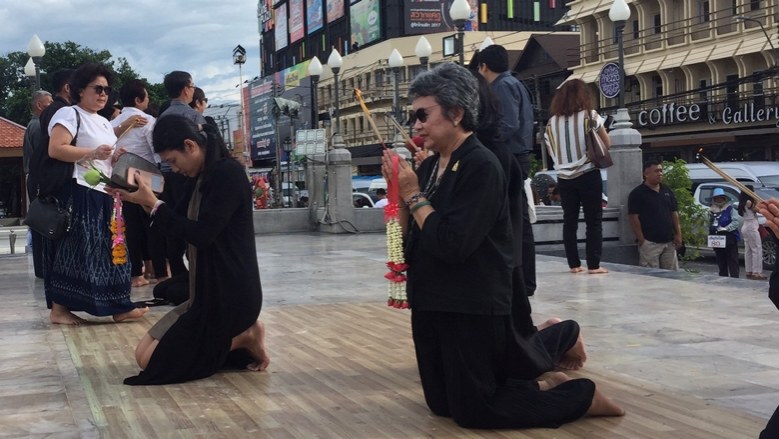 รมว.พาณิชย์ ดอดสักการะ"ย่าโม"  ด้านทหาร-ตร สนธิกำลังคุมเข้ม
