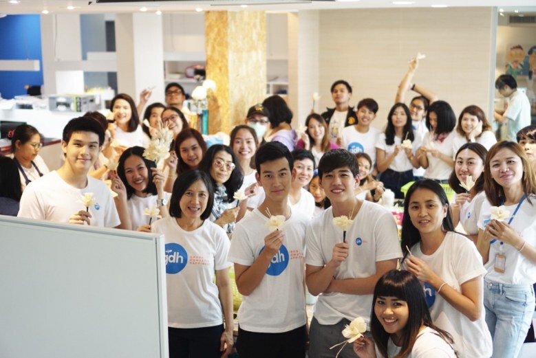ยกค่าย "จีดีเอช" ประดิษฐ์ดอกไม้จันทน์ถวายในหลวงรัชกาลที่9
