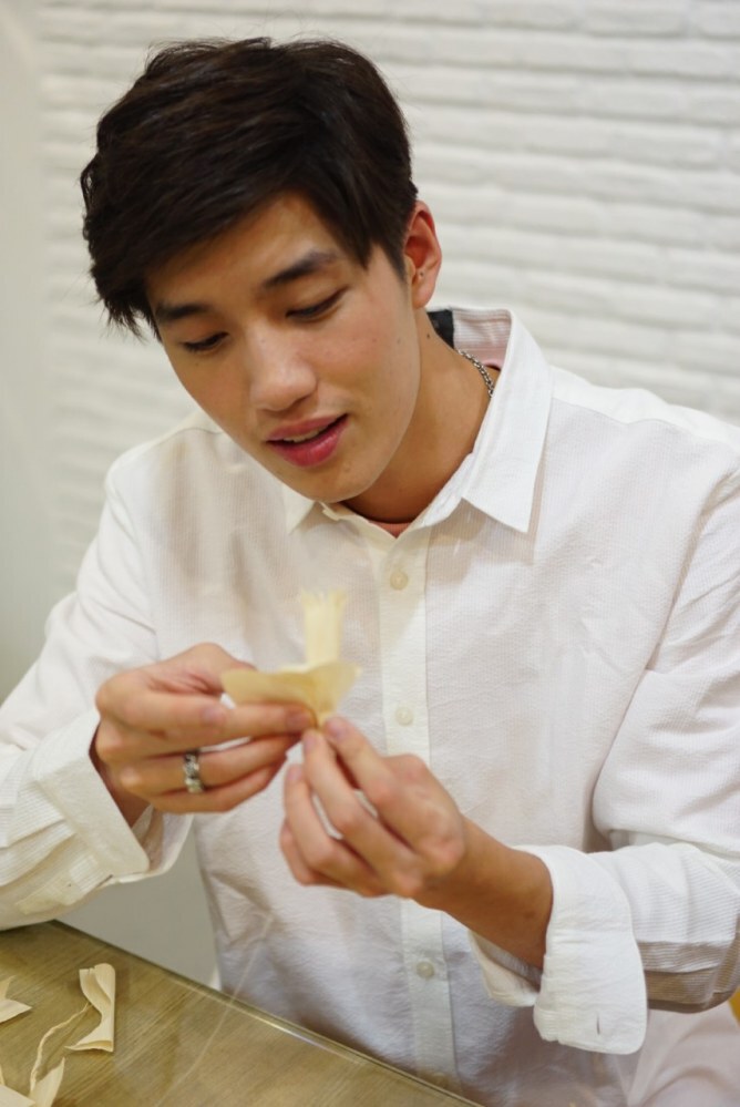 ยกค่าย "จีดีเอช" ประดิษฐ์ดอกไม้จันทน์ถวายในหลวงรัชกาลที่9