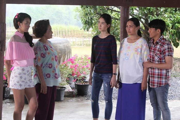 จอแก้ว เรื่องย่อ รักหลงโรง