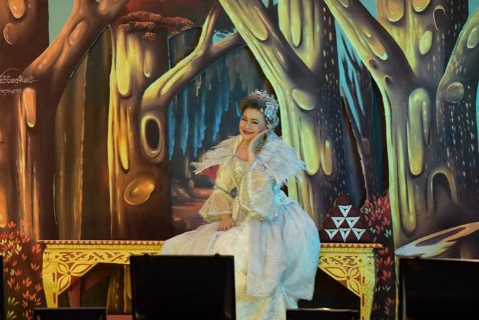 จอแก้ว เรื่องย่อ รักหลงโรง