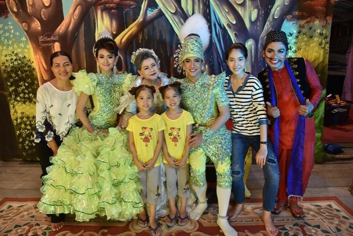 จอแก้ว เรื่องย่อ รักหลงโรง