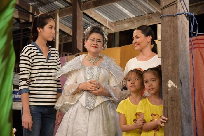 จอแก้ว เรื่องย่อ รักหลงโรง