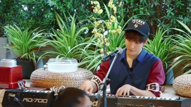 ฟิน!! 'ไมค์' ร้องและเดี่ยวเปียโนให้ 'องค์หญิงกำมะลอ' (คลิป)