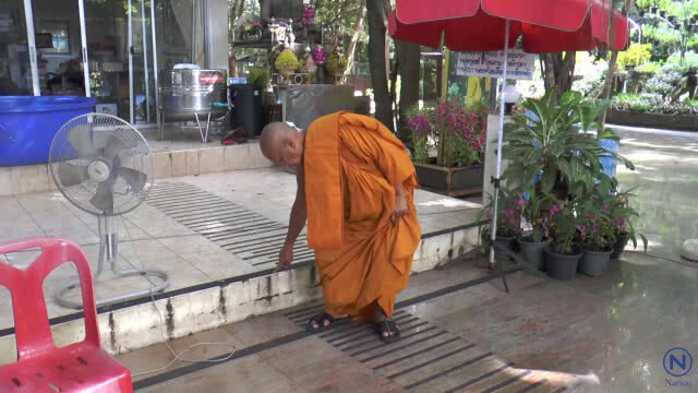 พระพยอมล้ม หัวฟาดพื้น เย็บ 11 เข็ม อาการปลอดภัยแล้ว