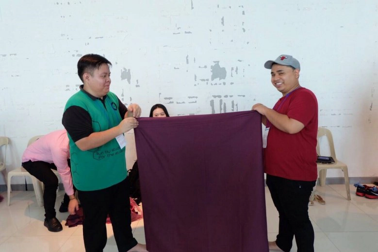 "2นิสิต" ปลื้ม! สอนเพื่อนต่างชาติ "นุ่งโจงกระเบน–รำวงมาตรฐาน"