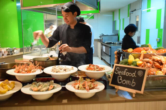 อร่อยปักหมุด : บุฟเฟ่ต์ปูม้า Whack-a-Crab โรงแรมโนโวเทล กรุงเทพฯ ฟีนิกซ์ สีลม