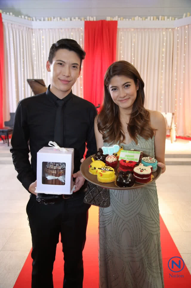 "ป๊อก" เซอร์ไพรส์วันเกิด "มาร์กี้"
กลางกองถ่าย