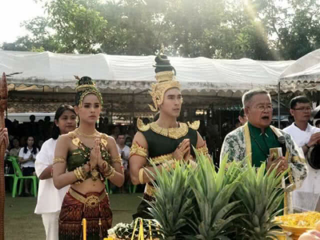 ณเดชน์-ญาญ่า
รำถวายเจ้าปู่ศรีสุทโธ
ชาวบ้านแห่เที่ยวคำชะโนดคึกคัก