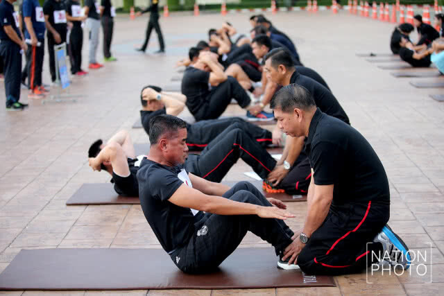"พล.อ.เฉลิมชัย" นำทีม 5 เสือทบ. ทดสอบร่างกาย