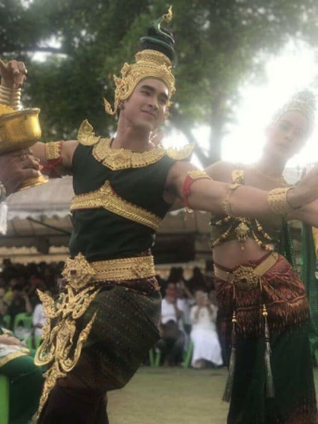 ณเดชน์-ญาญ่า
รำถวายเจ้าปู่ศรีสุทโธ
ชาวบ้านแห่เที่ยวคำชะโนดคึกคัก