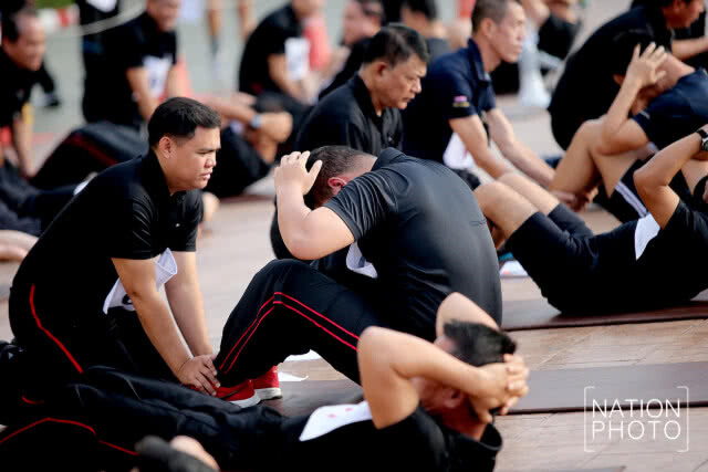 "พล.อ.เฉลิมชัย" นำทีม 5 เสือทบ. ทดสอบร่างกาย