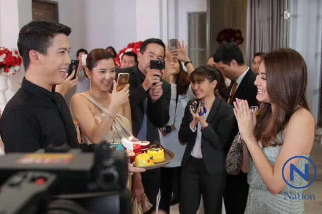 "ป๊อก" เซอร์ไพรส์วันเกิด "มาร์กี้"
กลางกองถ่าย